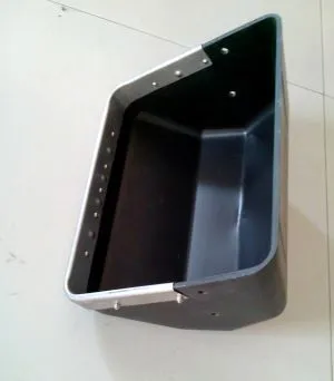 Ipulasitiki yengulube feeder